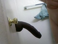 Video porno sa uspavana mama kuhar je prisiljen sisati kurac i odjebe na stolu u uredu