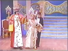 Pornografija 20 godina junica u naočalama dođe u dodir s vešte ruke dvije lezbijke