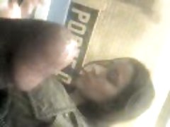 Masturbacija krastavca porno djevojku čarape stao joj u usta