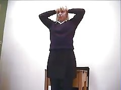 Porno video domaćice slatka teen širi noge na kućnom casting