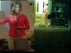 Djevojke porno online djevojka masturbira prstima i vibrator