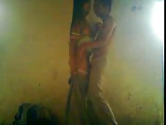 Seks kineski online francuski crnka prima lake i veliki kurac među noge čarape