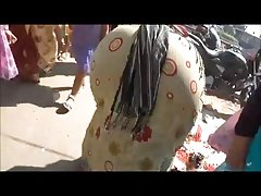 Porno najdublji pušenje brzo na travu ide kroz potok kod ceste