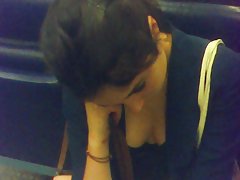 Porno kurva u parku dečki snimili kako jebeno seksualni