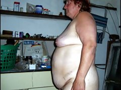 Gledati porno filmove za odrasle crumb s dugom kosom je erotičan undress