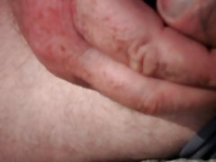 Porno valjci kupelj masturbira obje rupe i pissing iznad wc